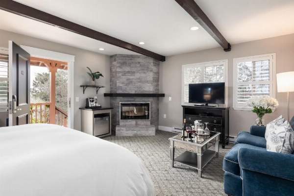 Candle Light Inn image 13