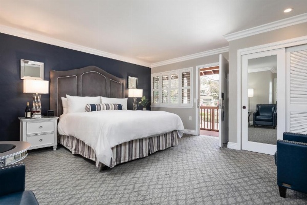 Candle Light Inn image 14