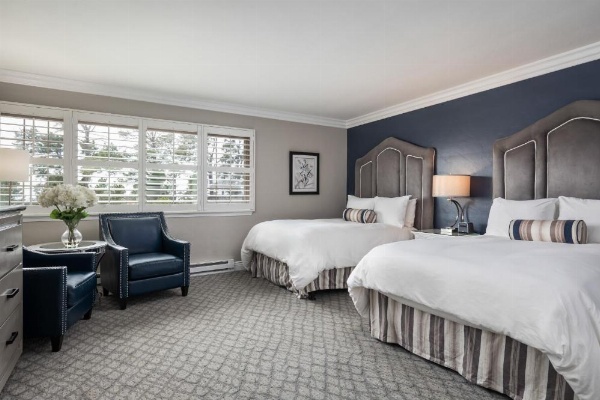 Candle Light Inn image 18