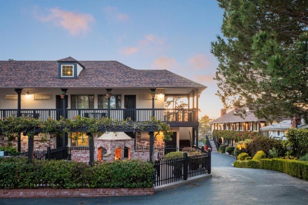 Candle Light Inn image 21