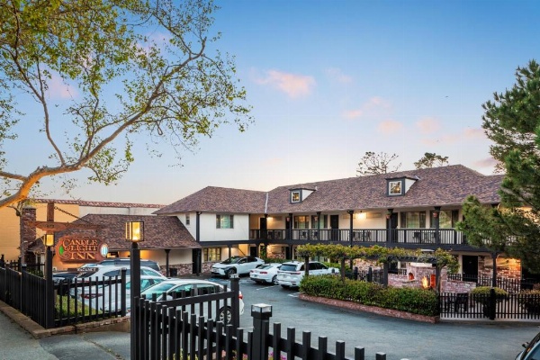 Candle Light Inn image 22