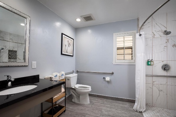 Candle Light Inn image 7